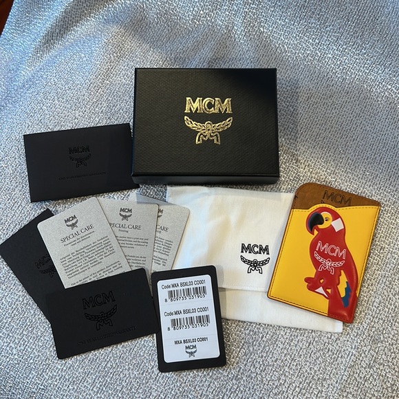 🦜MCM🦜Park N/S Zoo Parrot Card Case in Visetos Leather Mix - Picture 5 of 13